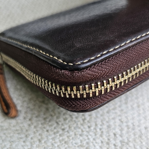 Vintage Coach Brown Zip Around Wallet Soft Pebbled Leather Contrast Stitch - Picture 13 of 13